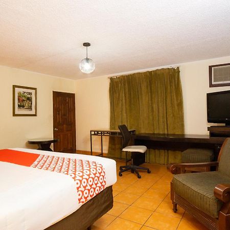 Oyo Hotel Hacienda Don Luis, Rosarito Eksteriør bilde A room at the hotel