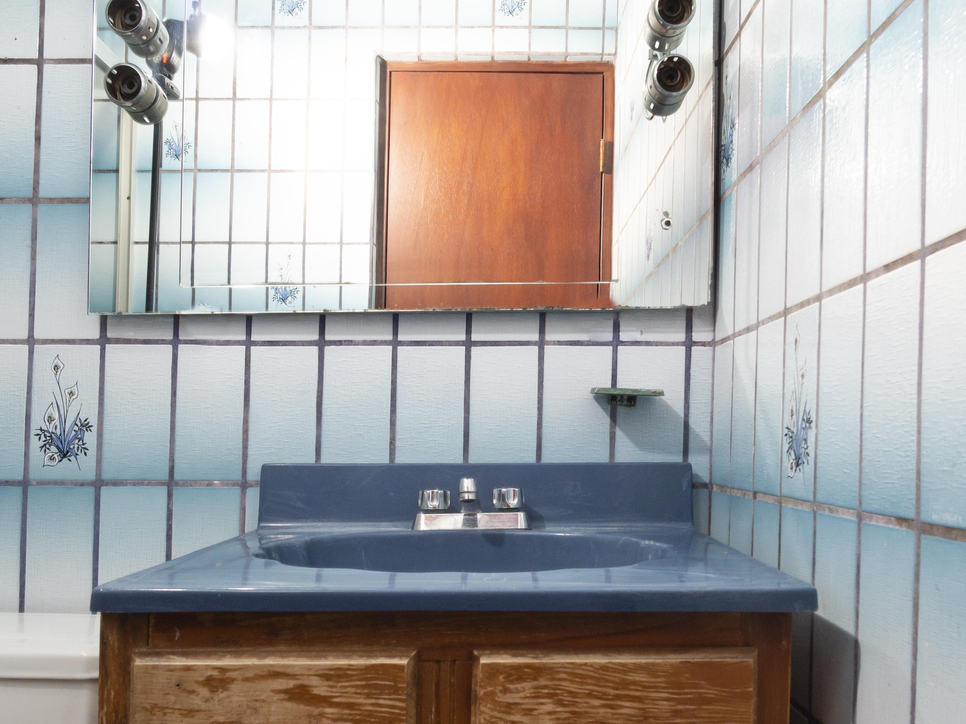 Oyo Hotel Hacienda Don Luis, Rosarito Eksteriør bilde A typical American bathroom