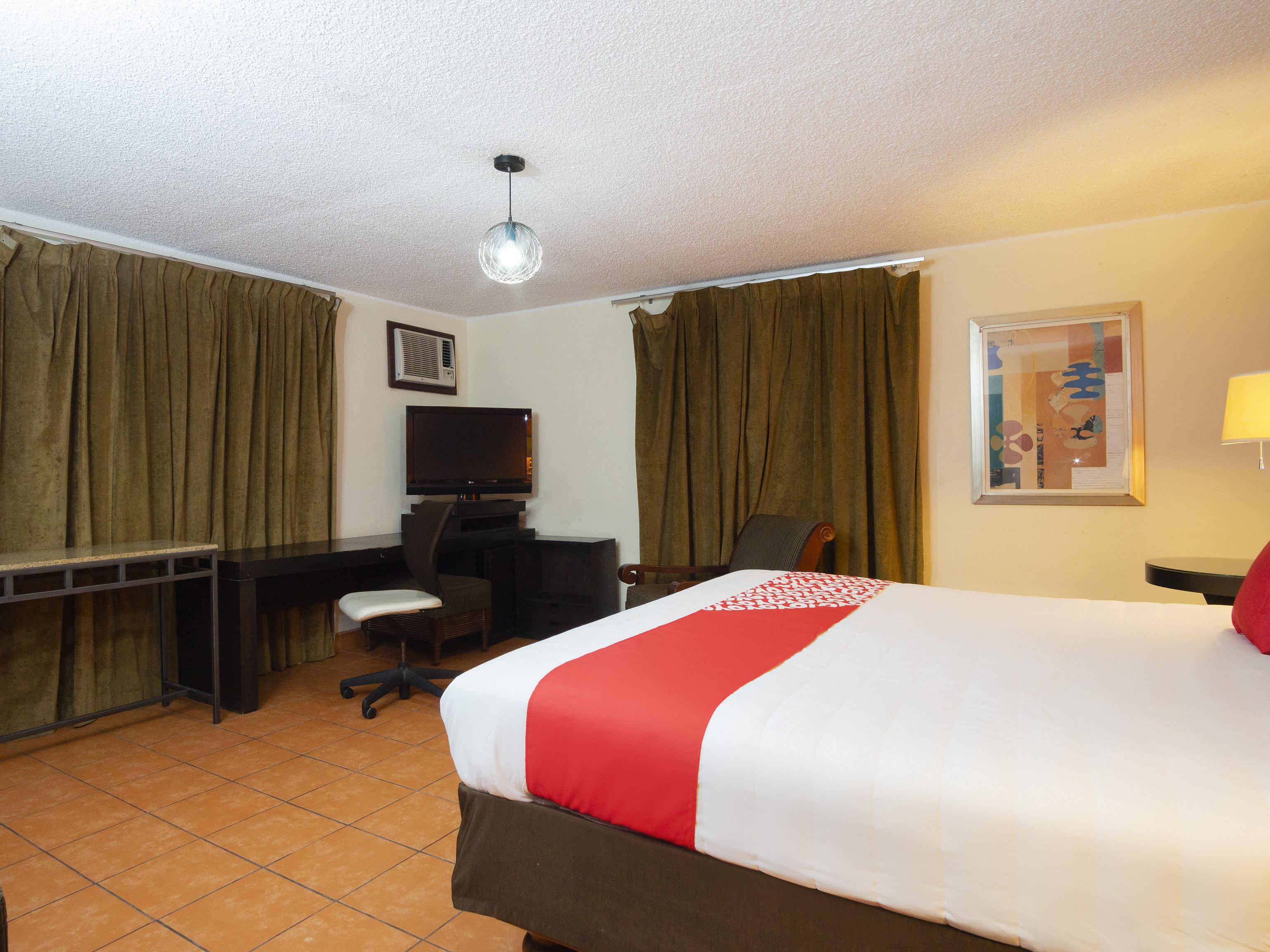 Oyo Hotel Hacienda Don Luis, Rosarito Eksteriør bilde A typical OYO hotel room in San Francisco, California