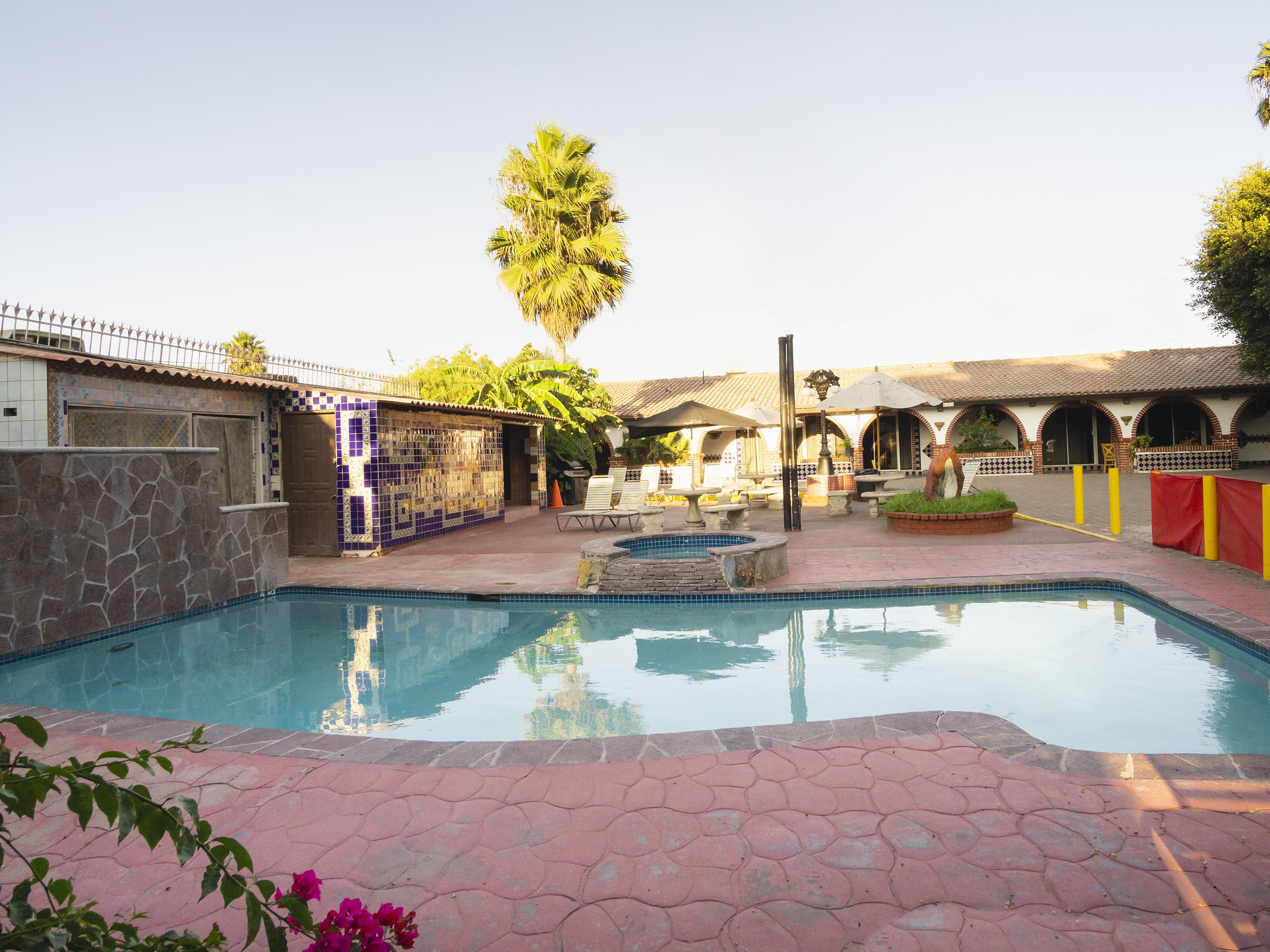 Oyo Hotel Hacienda Don Luis, Rosarito Eksteriør bilde The pool at the Oasis of Minium