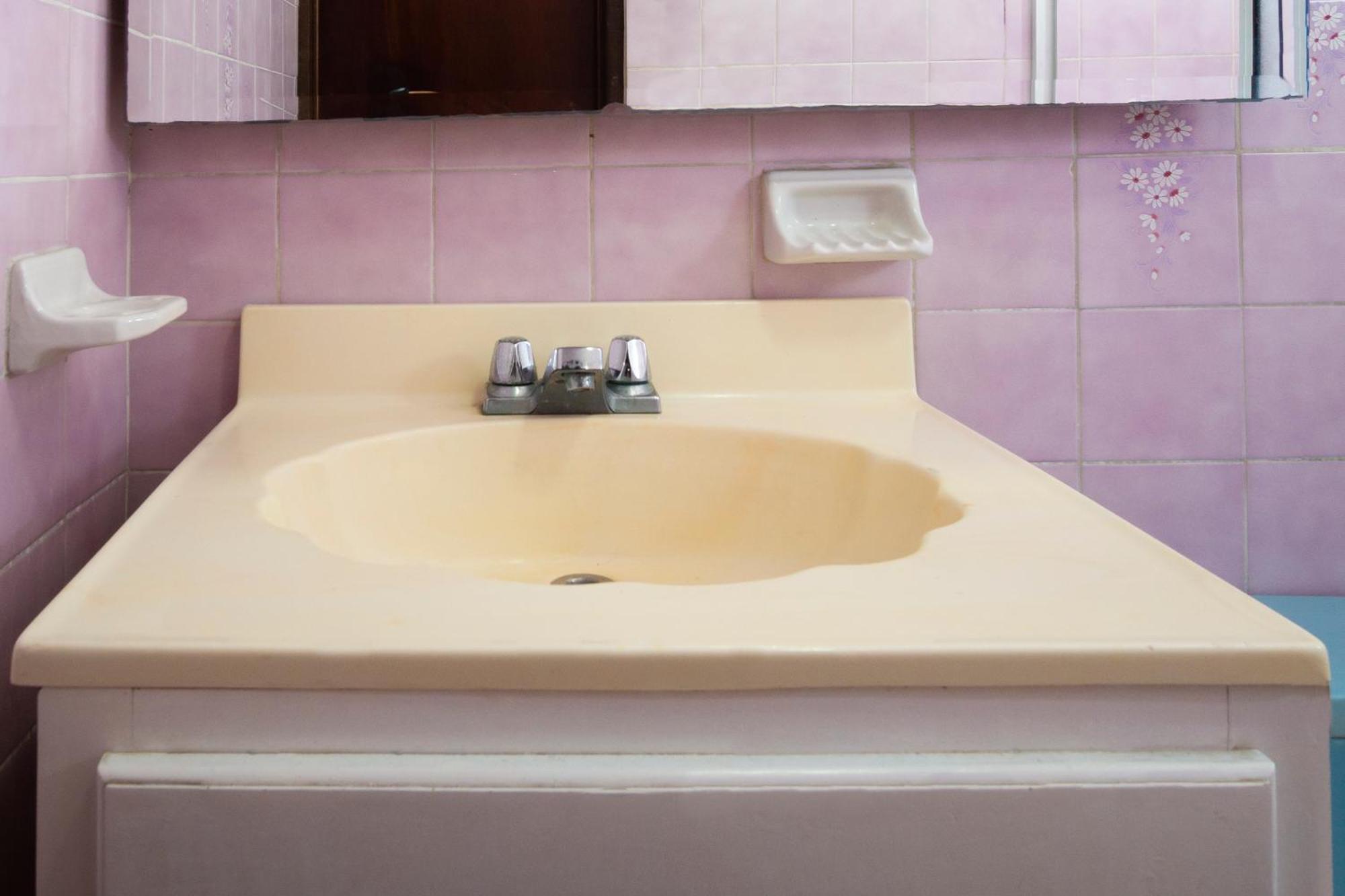 Oyo Hotel Hacienda Don Luis, Rosarito Eksteriør bilde A cultured marble vanity top