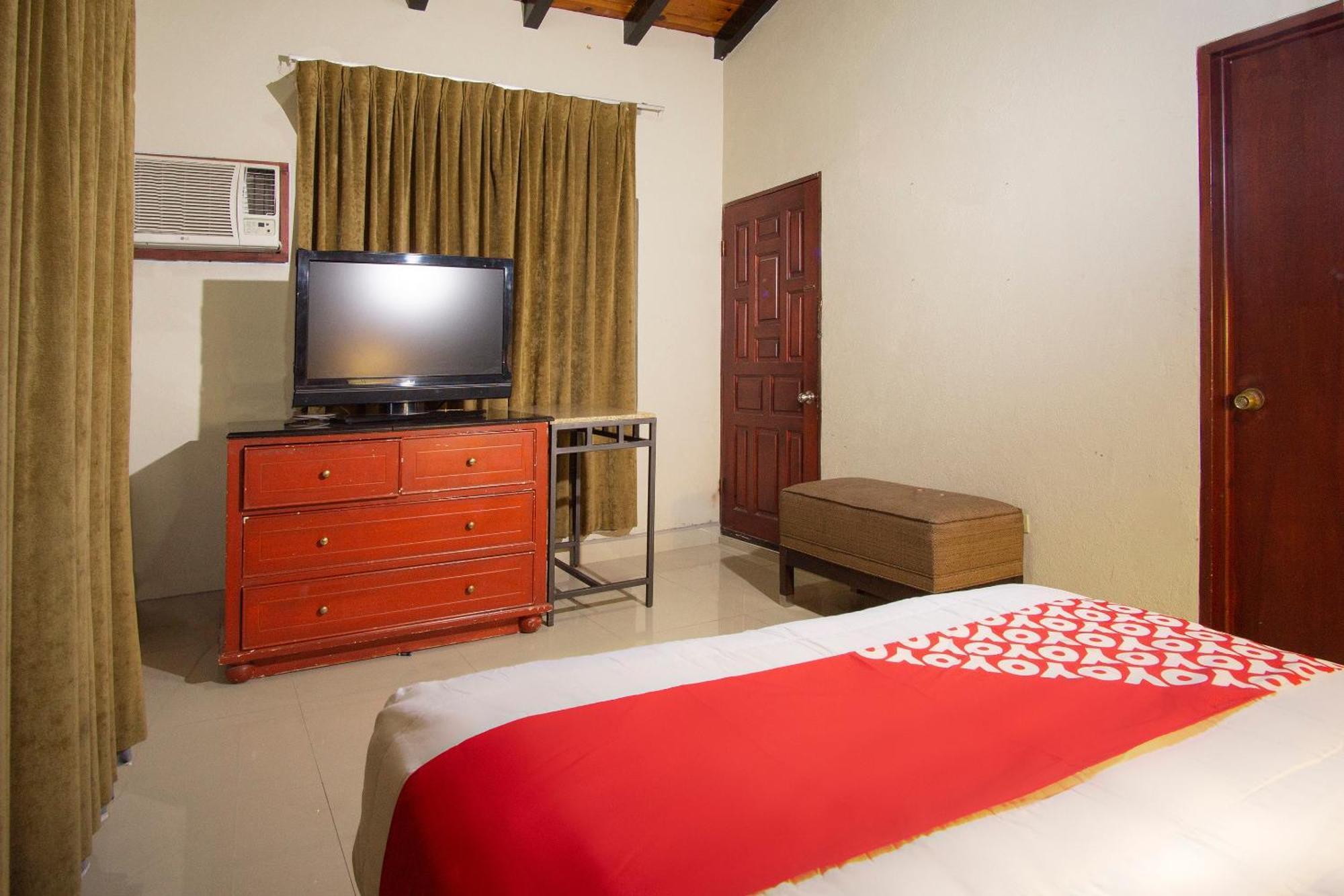 Oyo Hotel Hacienda Don Luis, Rosarito Eksteriør bilde A typical hotel room