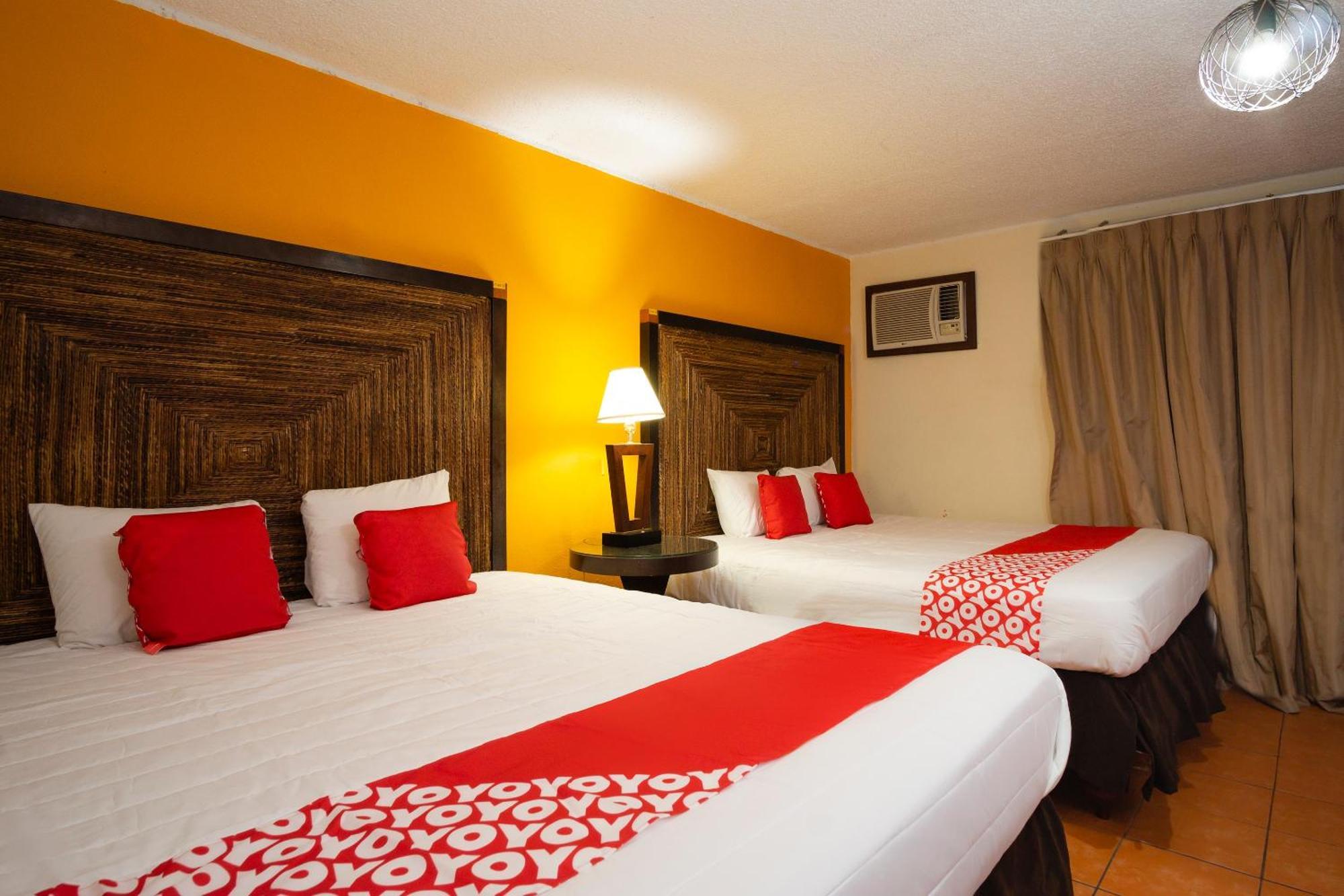 Oyo Hotel Hacienda Don Luis, Rosarito Eksteriør bilde A typical OYO hotel room in Mexico City