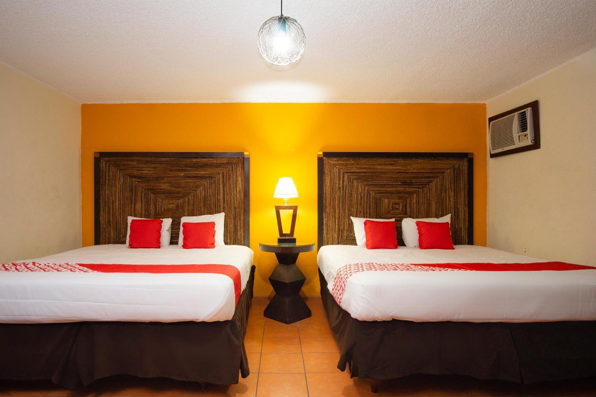 Oyo Hotel Hacienda Don Luis, Rosarito Eksteriør bilde A typical OYO hotel room in Mexico City