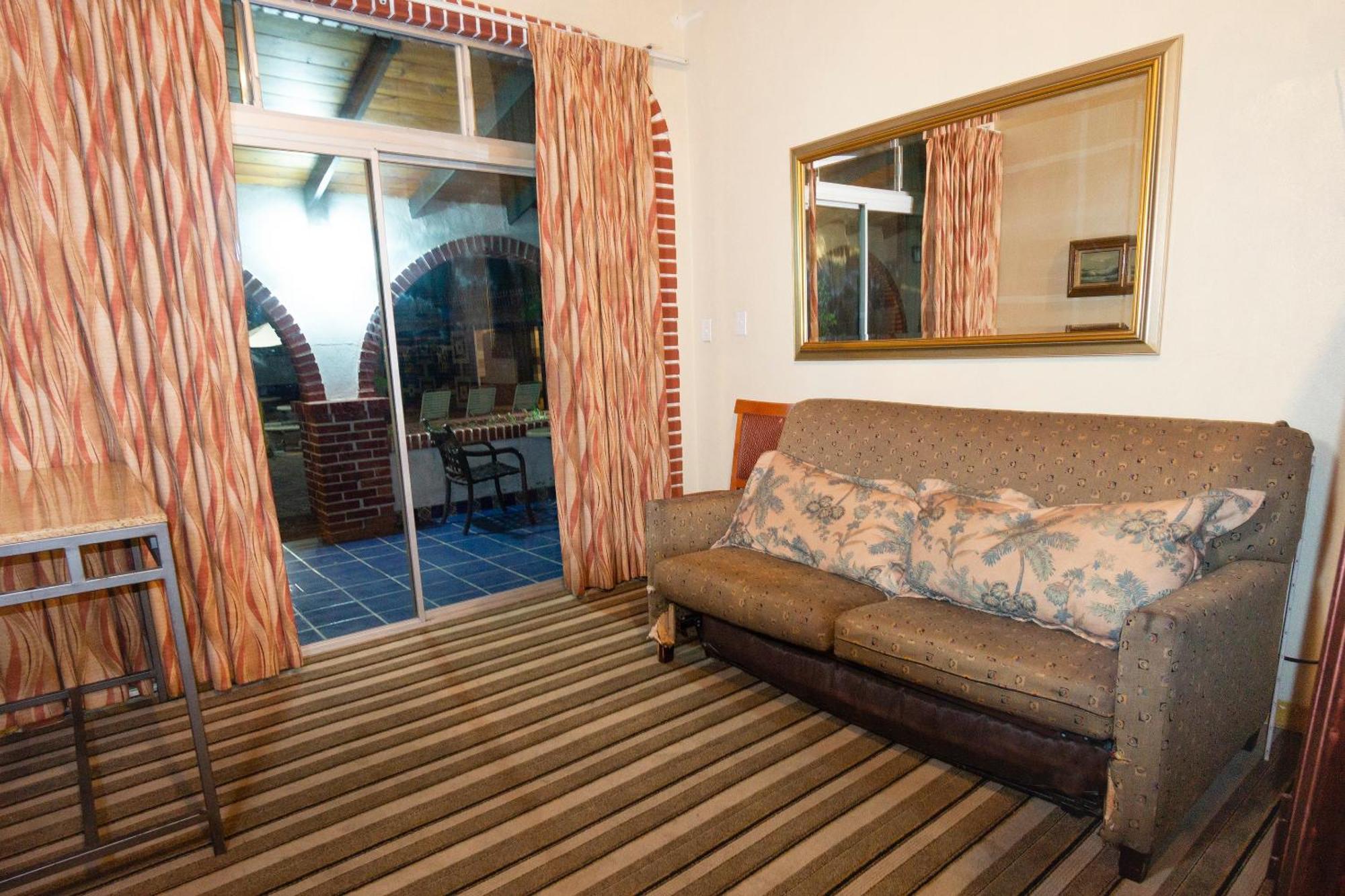 Oyo Hotel Hacienda Don Luis, Rosarito Eksteriør bilde A room at the hotel